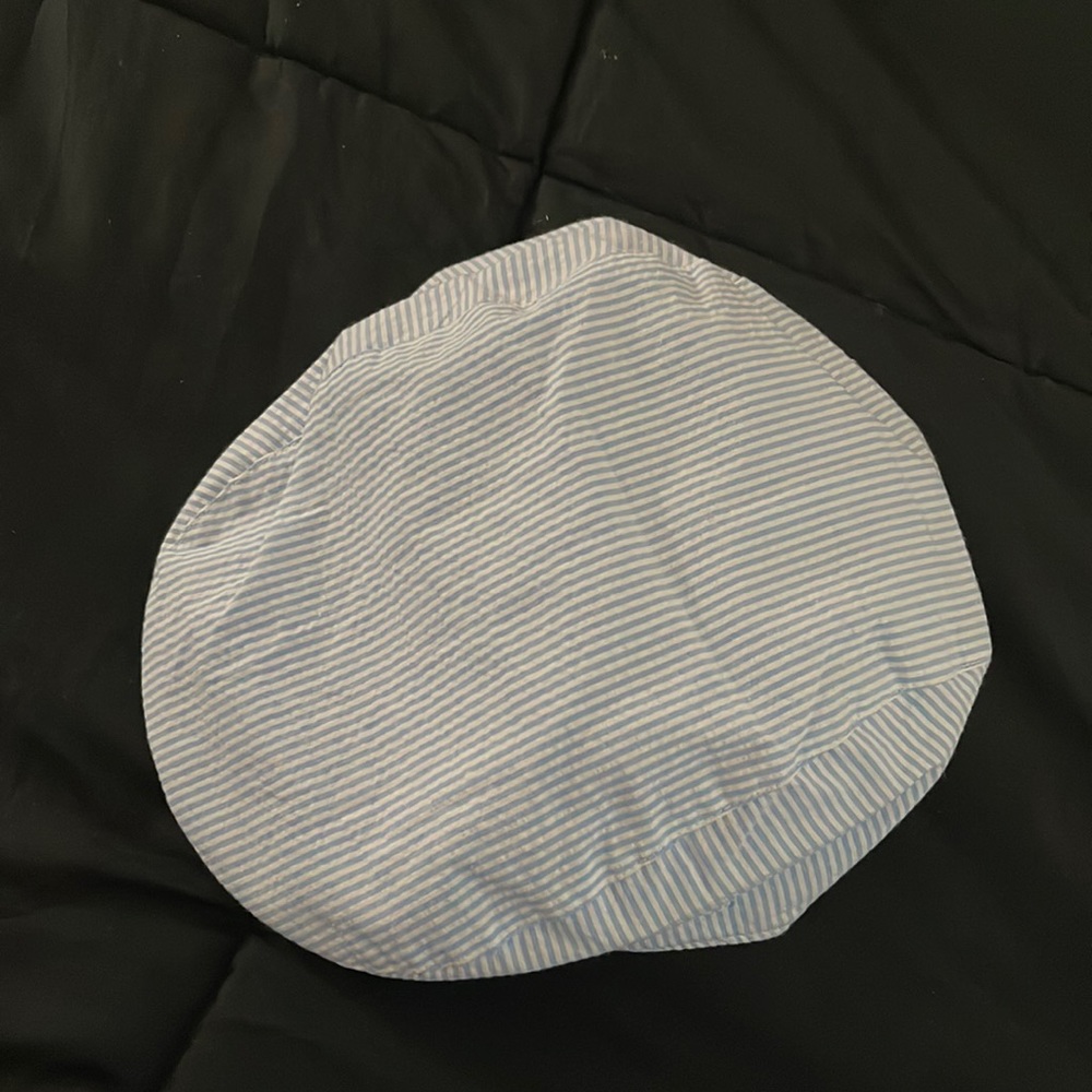 Big boys, sear-sucker hat.